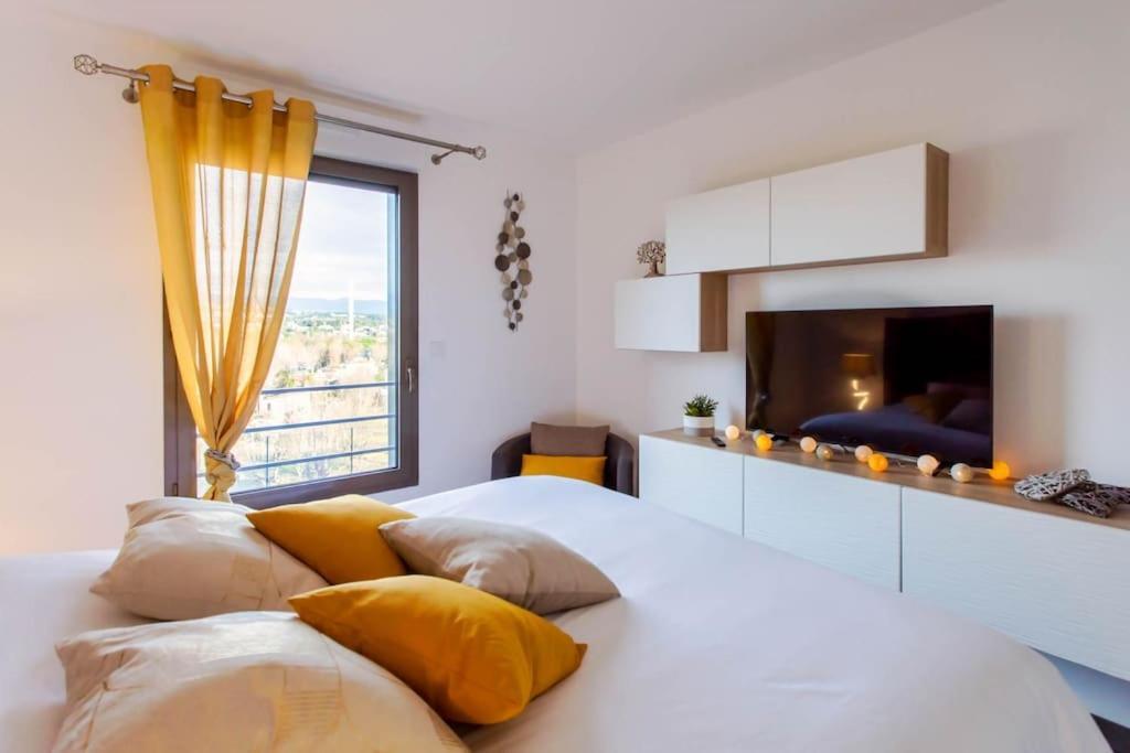 Ferienwohnung A7- 2 Bdr Sea & Mountain View - Ac, Parking, Pool & Terrace Antibes Exterior foto