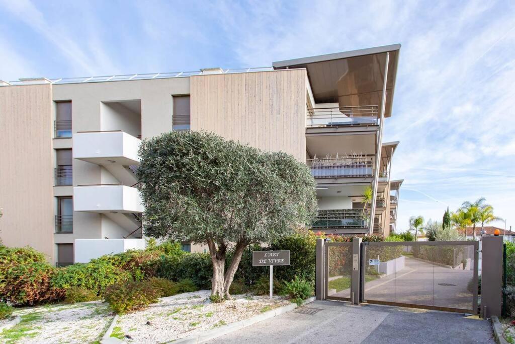 Ferienwohnung A7- 2 Bdr Sea & Mountain View - Ac, Parking, Pool & Terrace Antibes Exterior foto