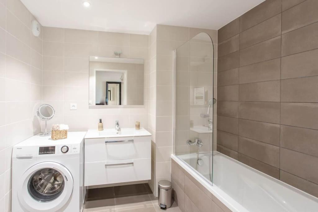 Ferienwohnung A7- 2 Bdr Sea & Mountain View - Ac, Parking, Pool & Terrace Antibes Exterior foto