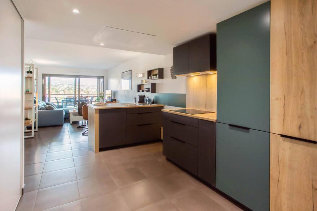 Ferienwohnung A7- 2 Bdr Sea & Mountain View - Ac, Parking, Pool & Terrace Antibes Exterior foto